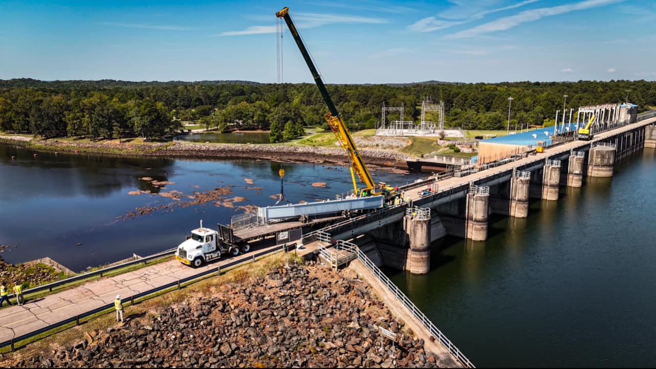 mechanical contractor rigging dam maintenance